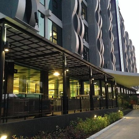Alvarez Hotel Buriram Luaran gambar