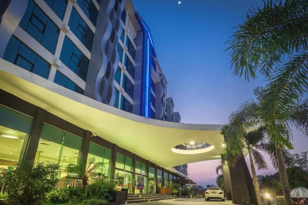 Alvarez Hotel Buriram Luaran gambar