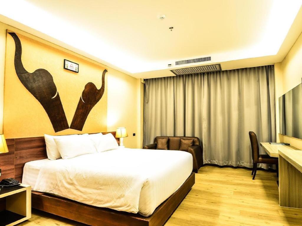 Alvarez Hotel Buriram Luaran gambar