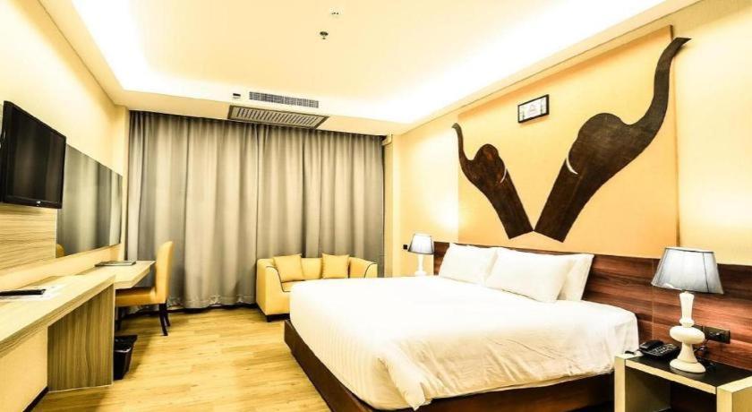 Alvarez Hotel Buriram Luaran gambar