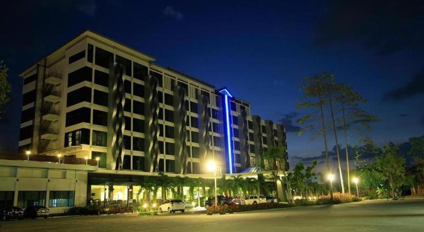 Alvarez Hotel Buriram Luaran gambar